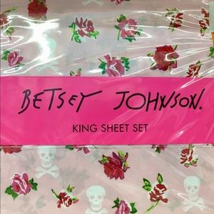 NEW Betsy Johnson king sheet set
